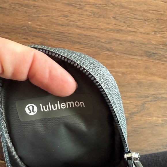lululemon athletica nano pouch - Picture 4 of 5